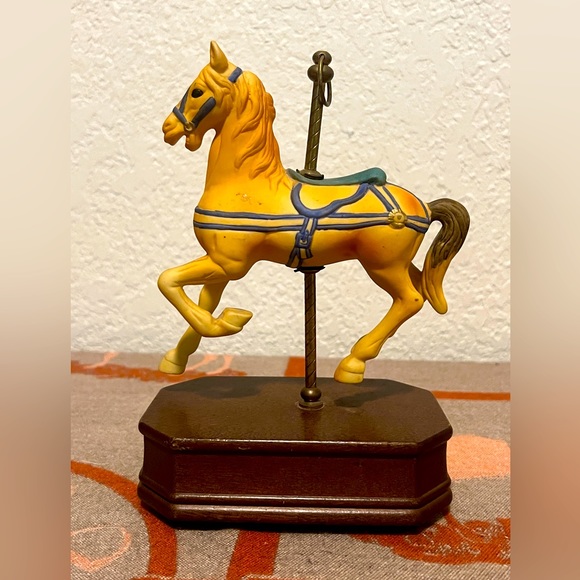 IMPULSE GIFTWARE   DENTZEL   C.1905   Porcelain  Carousel   Musical  Horse - Picture 2 of 4